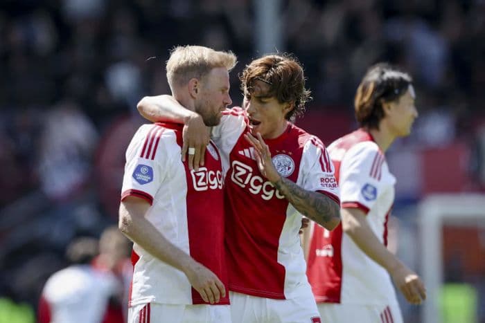 ajax_lebih_dominan_taklukkan_burnley_dalam_laga_uji_coba_dengan_statistik_meyakinkan