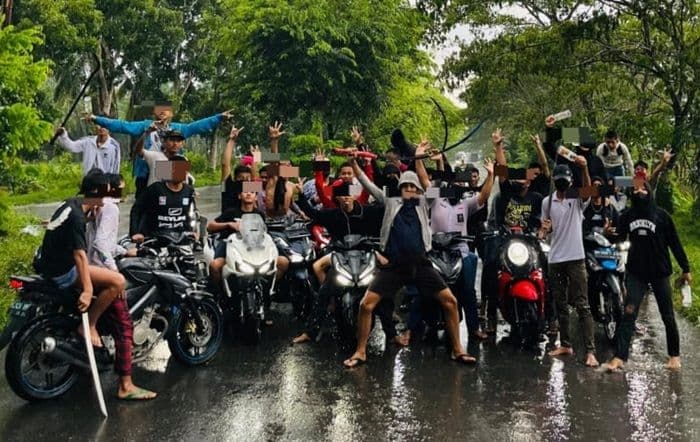 foto_remaja_diduga_acungkan_sajam_di_kisaran_viral_polisi_lakukan_penyelidikan