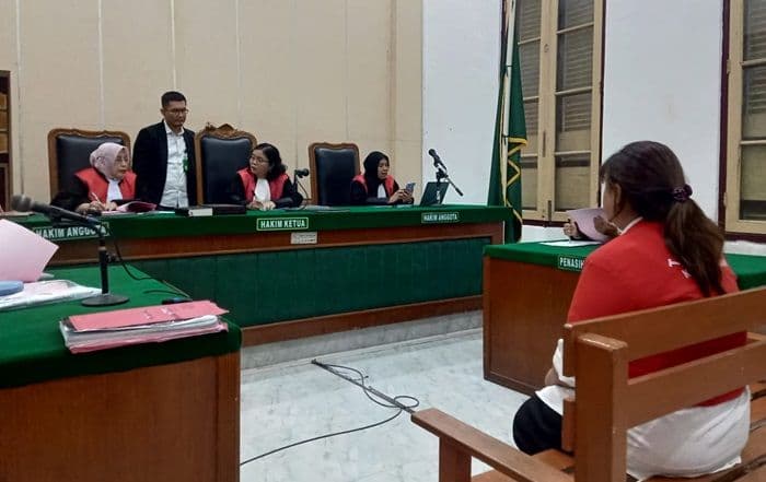 gelapkan_uang_perusahaan_rp2_miliar_untuk_bayar_pinjol_mantan_admin_cv_tio_divonis_25_tahun_penjara