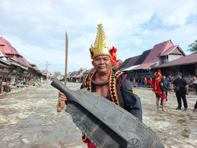 tafoolo_nehe_sosok_pelompat_batu_nias_di_uang_rp1000