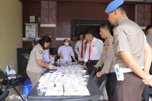 usai_dua_anggota_tersandung_narkoba_148_personel_polres_samosir_jalani_tes_urine_mendadak