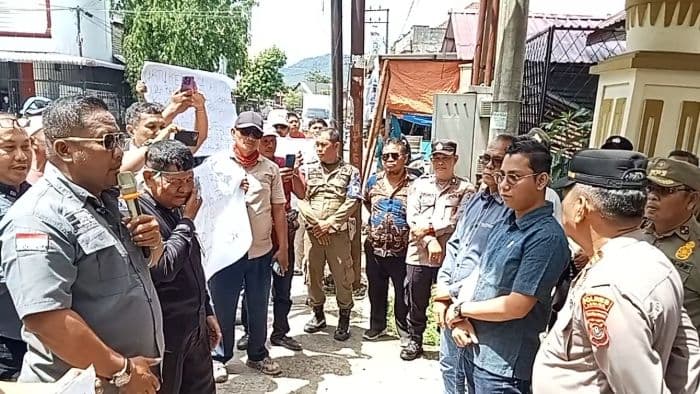 wartawan_di_sibolgatapteng_demo_desak_pencopotan_denni_aprilsyah_lubis_