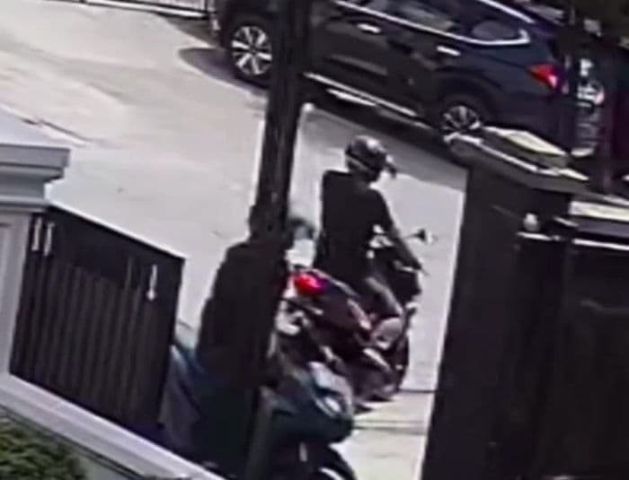 pelaku_pencurian_sepeda_motor_pengusaha_kedai_kopi_di_medan_tembung_terekam_cctv