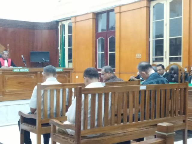 4_terdakwa_korupsi_penjualan_aluminium_inalum_dituntut_8165_tahun_penjara