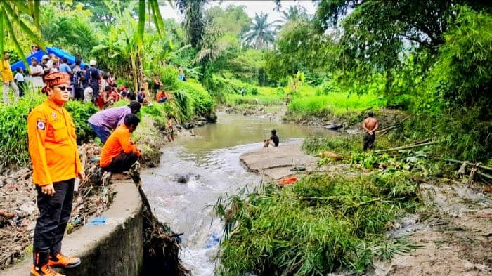 bpbd_simalungun_gerak_cepat_bantu_tim_gabungan_pencarian_anak_hanyut_di_sungai_tanjung_pinggir