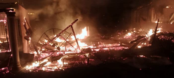 delapan_rumah_habis_terbakar_di_karo
