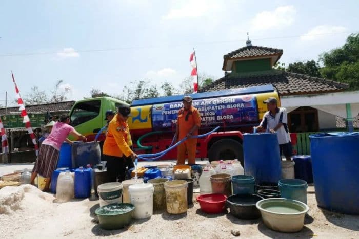 kementerian_pu_siapkan_16_mobil_tangki_dan_105_hidran_untuk_atasi_kekeringan_di_jateng