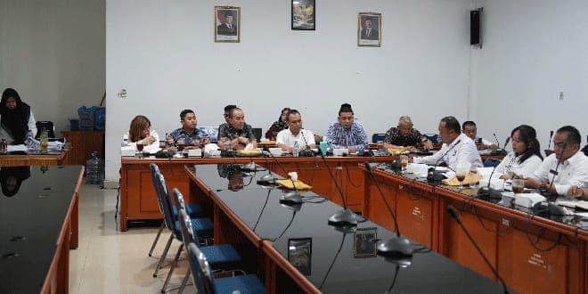 ketua_dprd_deli_serdang_pertanyakan_biaya_jasa_konsultan_uklupl_rp35_juta