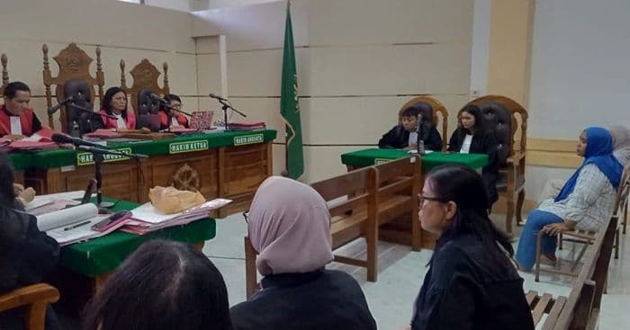 sidang_putusan_dino_terkait_kasus_pengancaman_pembunuhan_ibunya_kembali_ditunda