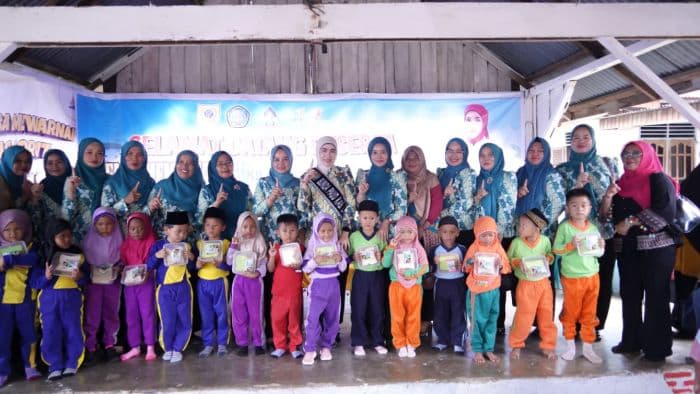 bunda_paud_labusel_ajak_anak_gemar_membaca_dan_peduli_lingkungan_lewat_mendongeng_lomba_mewarnai