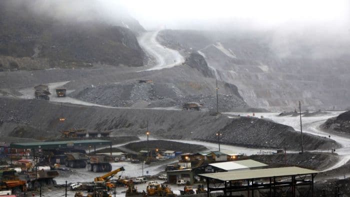 pemerintah_targetkan_divestasi_saham_freeport_rampung_oktober_2025