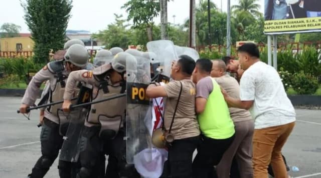 polres_belawan_gelar_latihan_dalmas_untuk_hadapi_situasi_terburuk