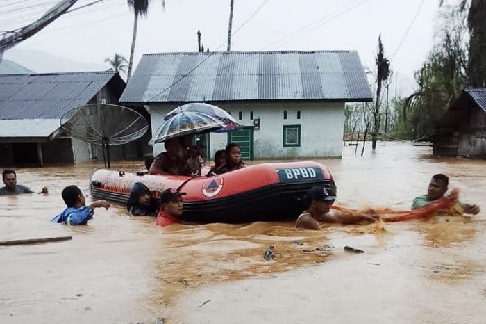 banjir_rendam_tujuh_kecamatan_di_tapteng_bupati_turun_tinjau_lokasi