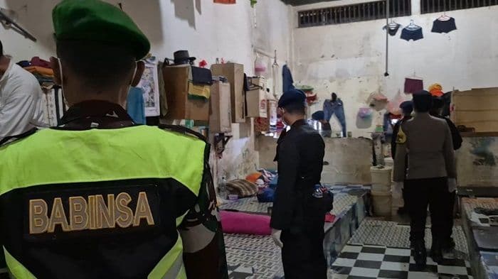 razia_gabungan_di_lapas_tanjungbalai_puluhan_barang_terlarang_diamankan