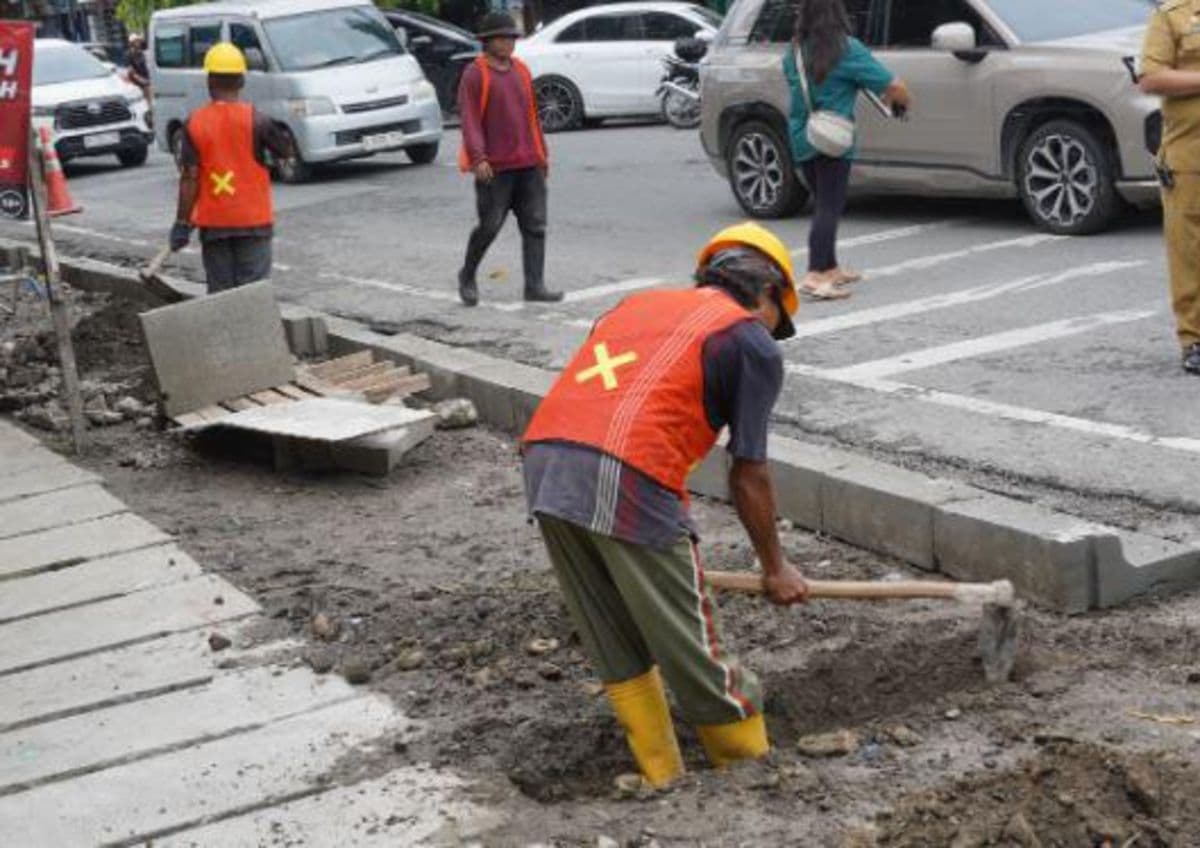 hadirkan_trotoar_lebih_nyaman_pemko_medan_tata_tujuh_ruas_jalan