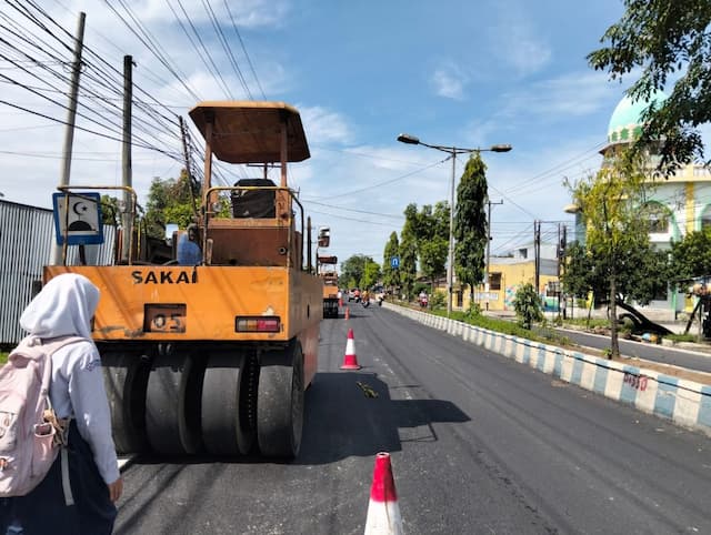 pengaspalan_jalan_galang_di_lubuk_pakam_tanpa_papan_proyek_warga_tak_tahu_anggaran