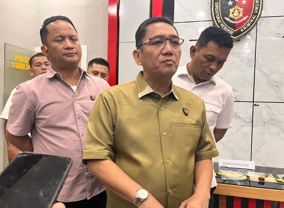 polisi_tembak_2_pelaku_perampokan_dan_pembunuhan_sopir_taksi_online_di_medan