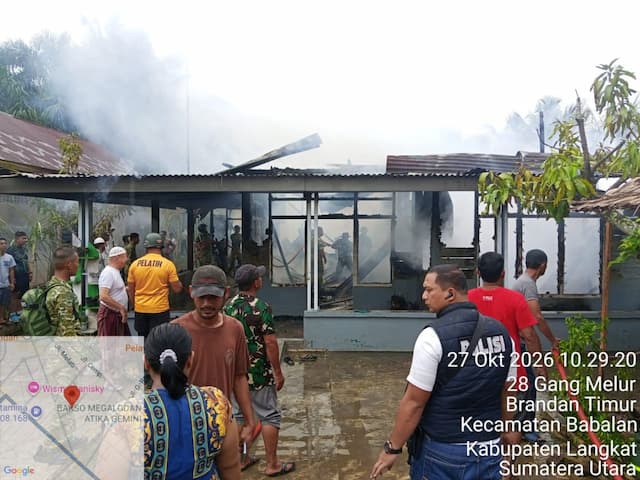 rumah_pensiunan_asn_di_langkat_ludes_terbakar_kerugian_capai_ratusan_juta