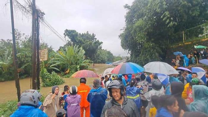 banjir_meluas_di_sunggal_kanan_45_rumah_terendam_dan_225_warga_mengungsi