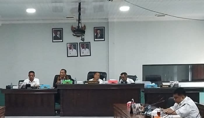 dprd_desak_pemko_pematangsiantar_tertibkan_terminal_bayangan_dan_operasikan_terminal_tanjung_pinggir