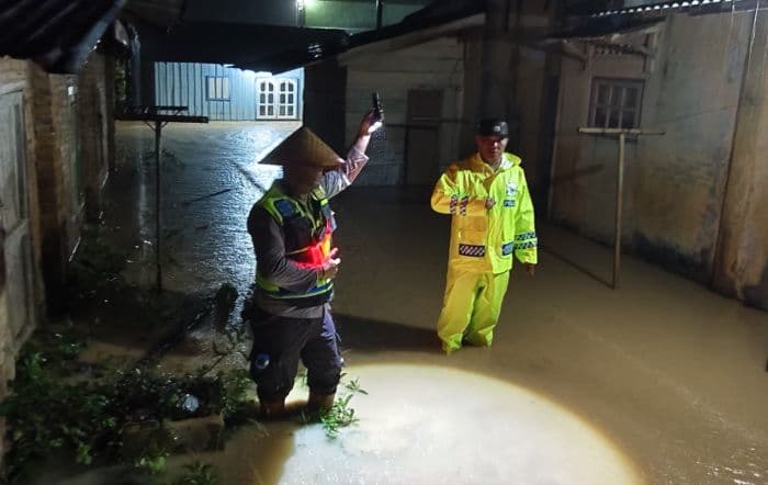 hujan_deras_picu_meluapnya_sungai_sikkam_puluhan_rumah_di_simalungun_terendam