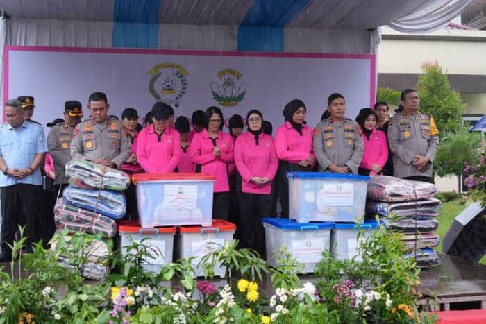 kapolda_sumut_berangkatkan_bantuan_sembako_ke_tapteng_tapsel_dan_sibolga
