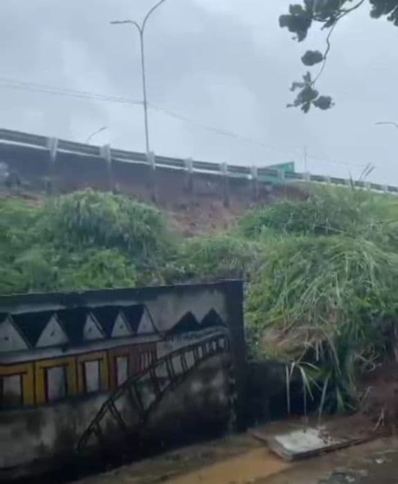 longsor_timbunan_jalan_tol_tanjung_morawa_tutup_akses_jalan_sumber_di_desa_bangun_sari