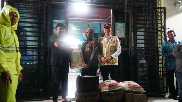 pemkab_langkat_mulai_salurkan_bantuan_untuk_korban_banjir_di_sembilan_kecamatan_