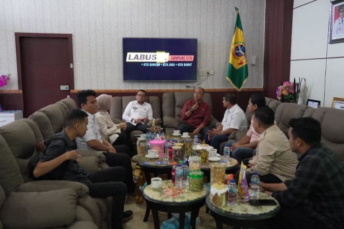 perkuat_kolaborasi_gizi_bupati_fery_sahputra_simatupang_terima_kunjungan_bgn_labusel