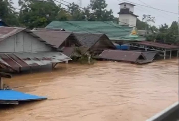 banjir_parah_terjang_balangan_kalsel_air_capai_plafon_rumah_warga_dievakuasi