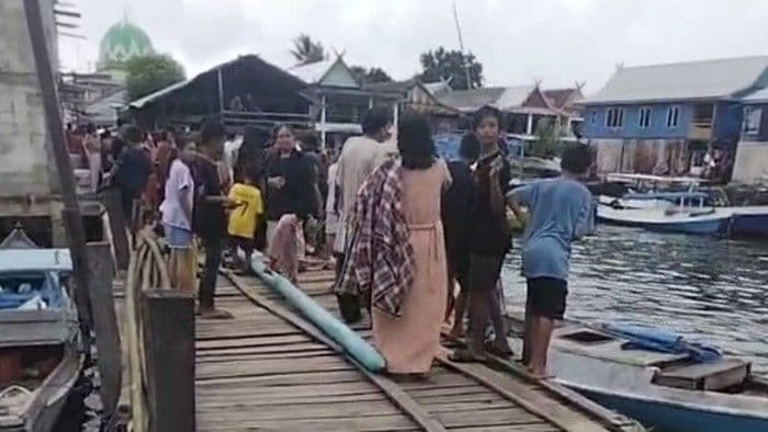 camat_di_sulsel_tewas_setelah_perahu_yang_ditumpanginya_saat_menyalurkan_bantuan_terbalik