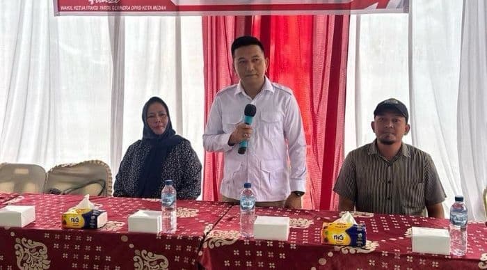 fauzi_ingatkan_masyarakat_tertib_adminduk_saat_sosper_di_jalan_air_bersih_medan_