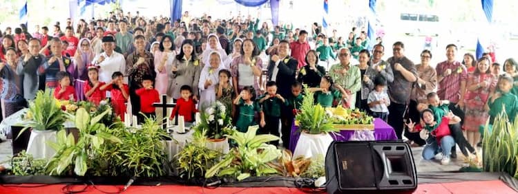 hadiri_natal_parssi_bupati_simalungun_motivasi_anak_panti_asuhan