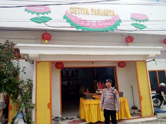 beri_rasa_aman_seluruh_vihara_di_sunggal_dijaga_polisi_untuk_perayaan_imlek_