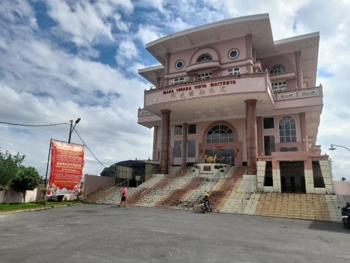 jelang_imlek_aktivitas_di_maha_vihara_vidya_maitreya_siantar_sepi_