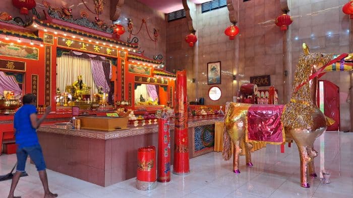 sambut_imlek_2576_vihara_pak_ti_hut_co_tanpa_pesta_kembang_api_dan_barongsai