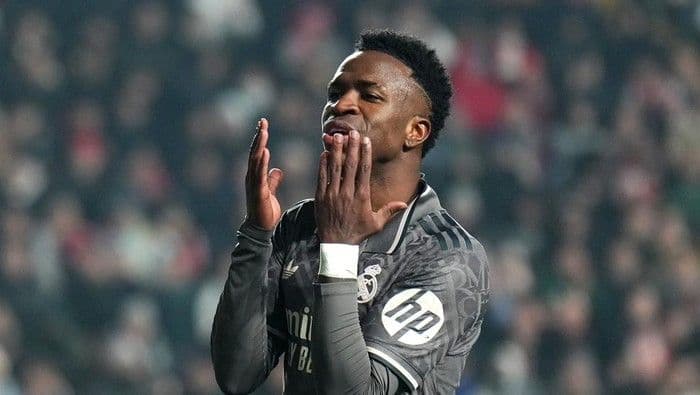 vinicius_junior_disindir_lewat_patung_tinja_emas_di_valencia