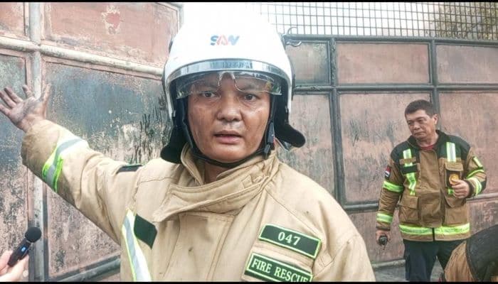 api_melahap_pabrik_pt_garuda_mas_perkasa_proses_pemadaman_masih_berlangsung