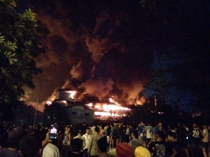 kebakaran_pabrik_di_medan_deli_belum_berhasil_dipadamkan