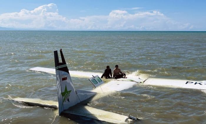 kronologi_jatuhnya_pesawat_smart_air_di_perairan_nabire