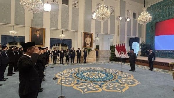presiden_prabowo_lantik_anggota_dewan_energi_nasional_bahlil_lahadalia_jadi_ketua_harian