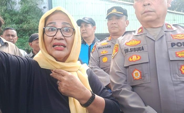 tak_ada_korban_jiwa_dalam_kebakaran_pabrik_sandal_di_medan_deli