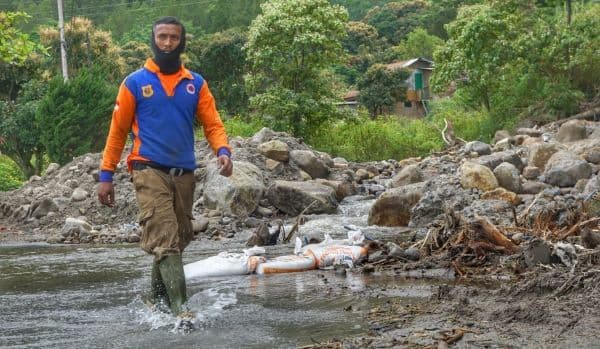 banjir_bandang_dan_longsor_masih_tutup_akses_jalan_desa_silalahi_ii