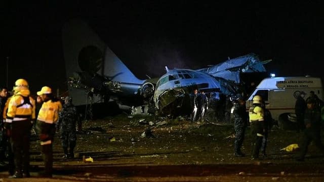 pesawat_militer_pembawa_uang_tergelincir_di_bolivia_15_orang_meninggal_dunia