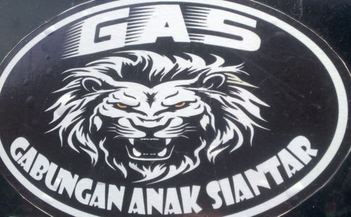 pungli_di_siantar_merajalela_sopir_truk_diwajibkan_membeli_stiker_rp150200_ribu_