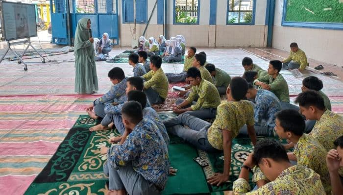siswa_sman_6_medan_diajak_perkuat_iman_dalam_kegiatan_pesantren_kilat_ramadan_