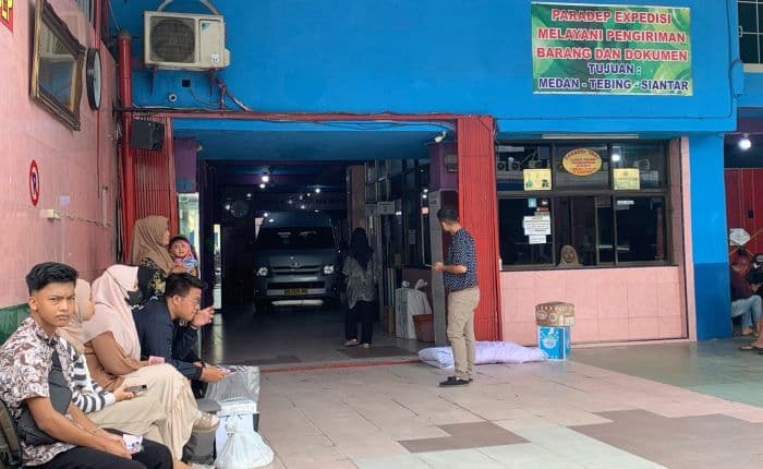 h3_lebaran_loket_bus_medansiantar_masih_sepi_penumpang_