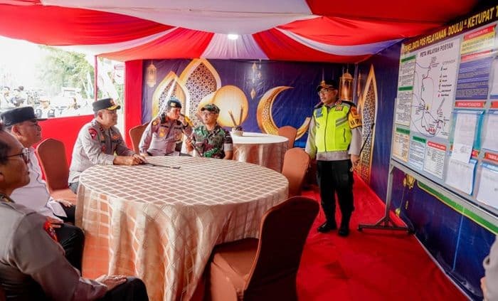 kapolda_sumut_tinjau_pos_di_sidebukdebuk_dan_simpang_tugu_juang_karo