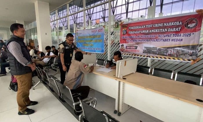 sopir_bus_dan_masinis_jalani_tes_urin_di_tiga_lokasi_kota_medan