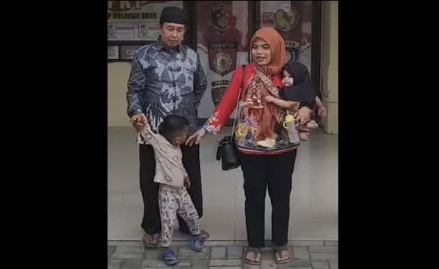 balita_4_tahun_tersesat_di_langkat_ditemukan_warga_berhasil_dipertemukan_kembali_dengan_orang_tua